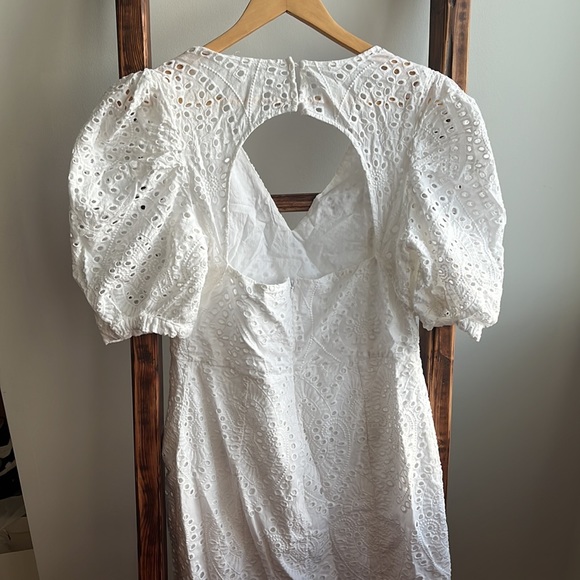 White dress - Picture 4 of 8